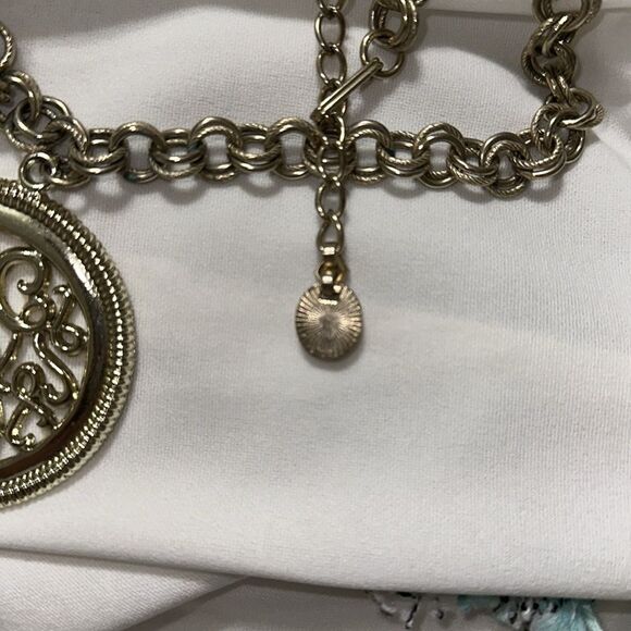 Lisner 1960s Vintage Gold Tone Chunky Chain Monogram Medallion Pendant Necklace - Picture 8 of 9